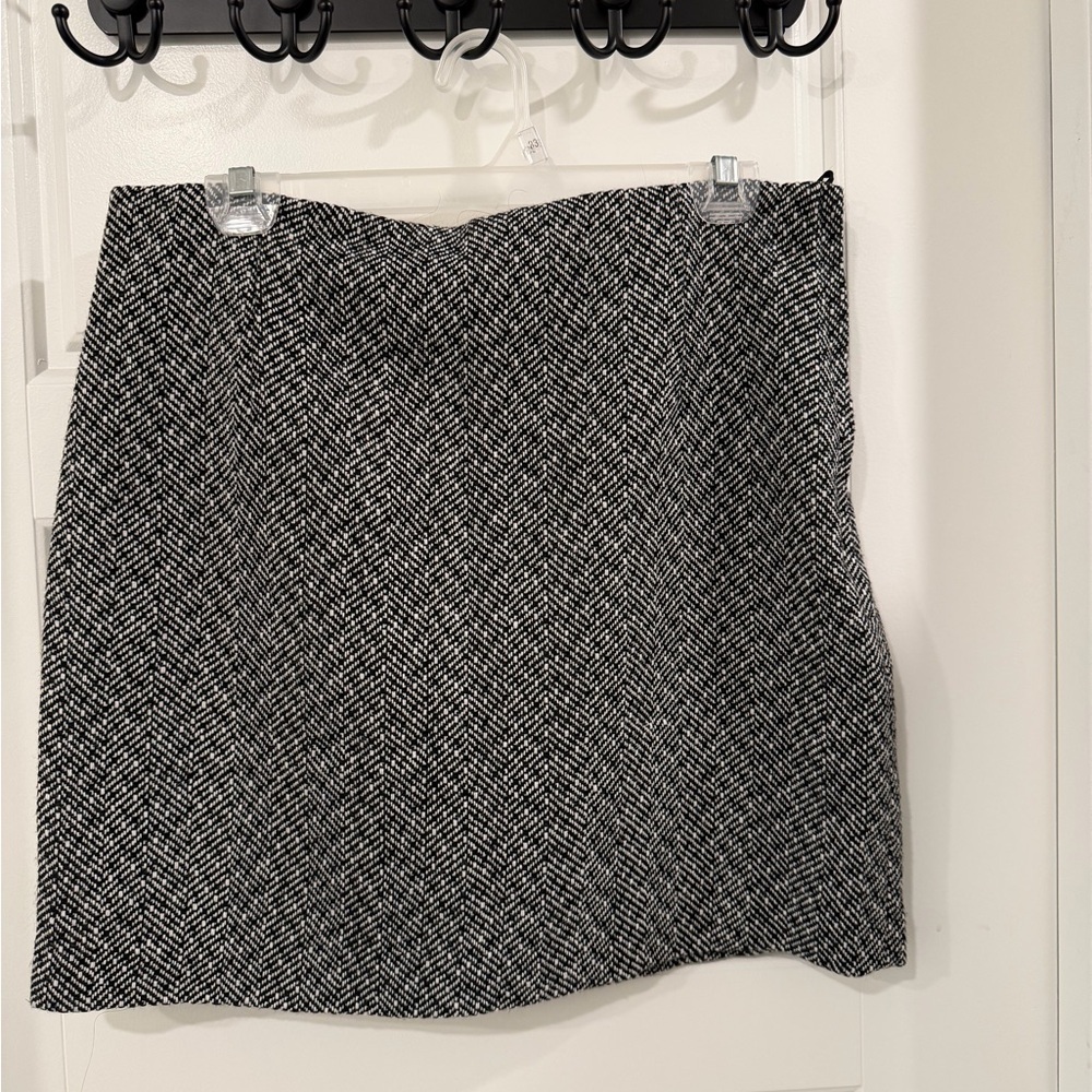 H&M Black and White Herringbone Mini Skirt